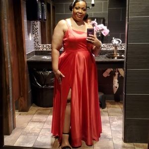 🔥Red satin formal gown with high split and pockets!